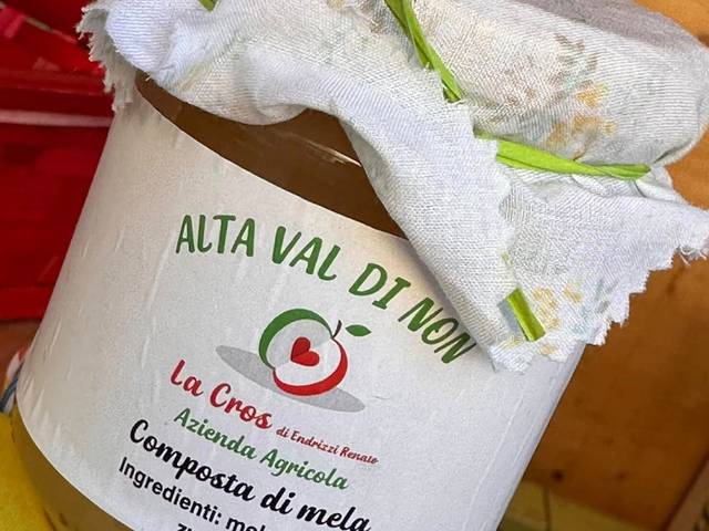 Vasetto di composta di mele golden