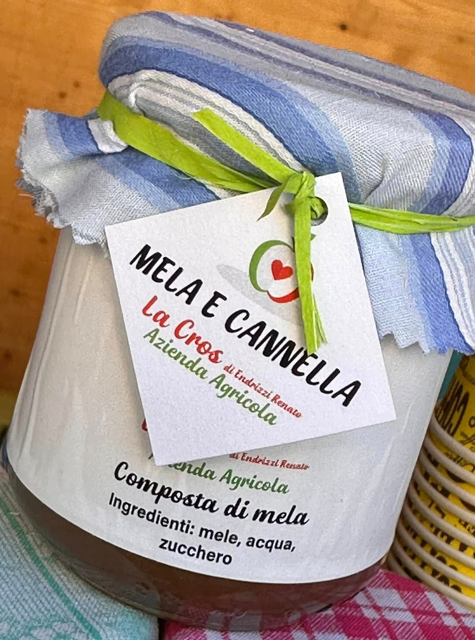 Vasetto di composta di mele aromatizzata alla cannella