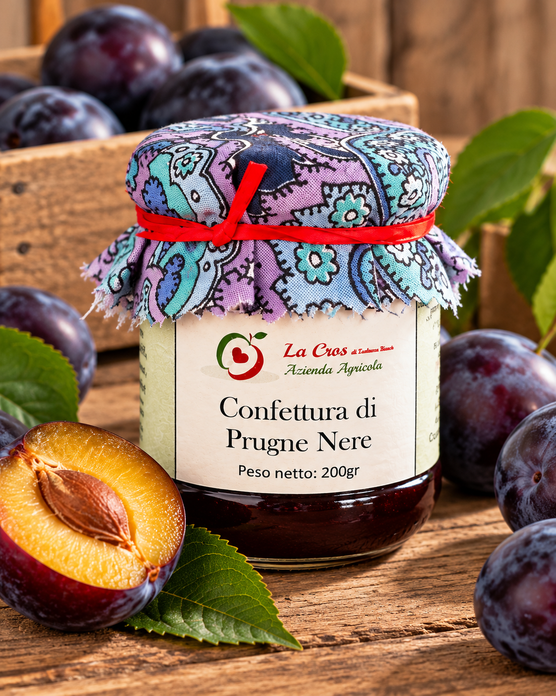 Vasetto di confettura di prugne nere