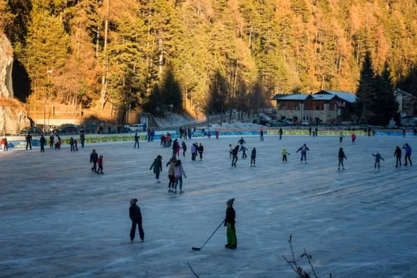 Pista di pattinaggio su ghiaccio al Lago Smeraldo, photo 4